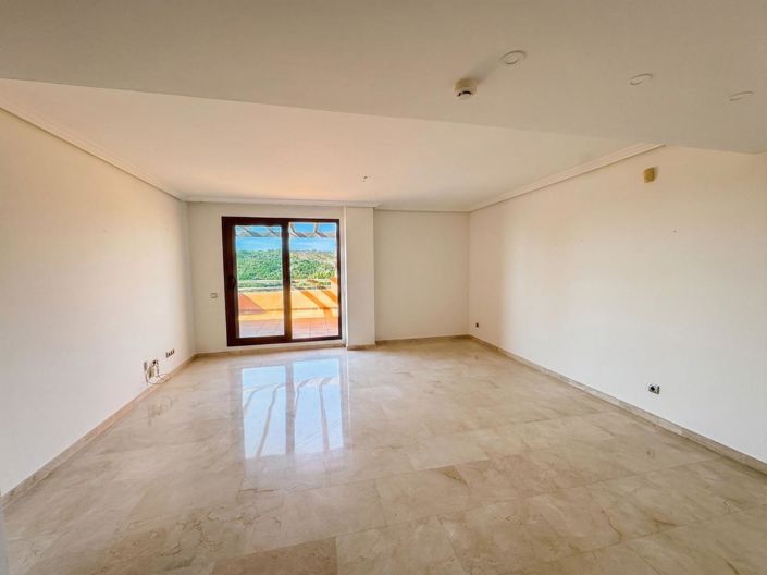 Image No.17-2 Bed Property for sale