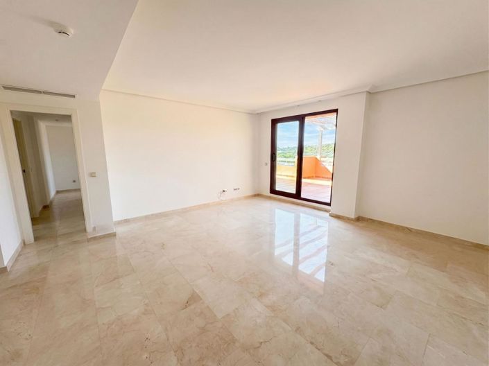 Image No.18-2 Bed Property for sale