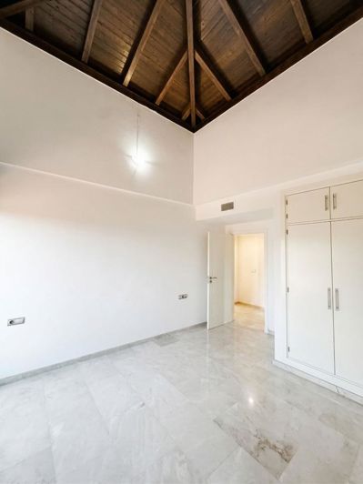 Image No.25-2 Bed Property for sale