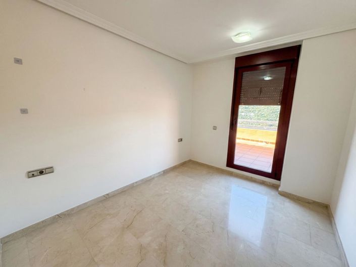 Image No.33-2 Bed Property for sale