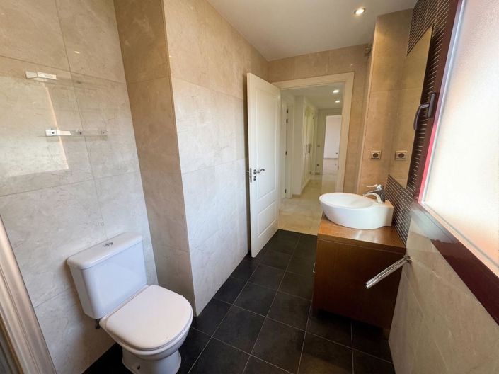 Image No.36-2 Bed Property for sale