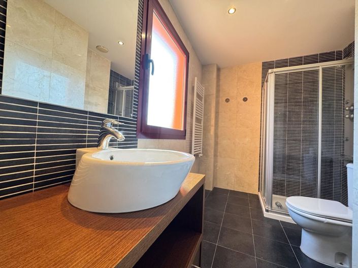 Image No.37-2 Bed Property for sale