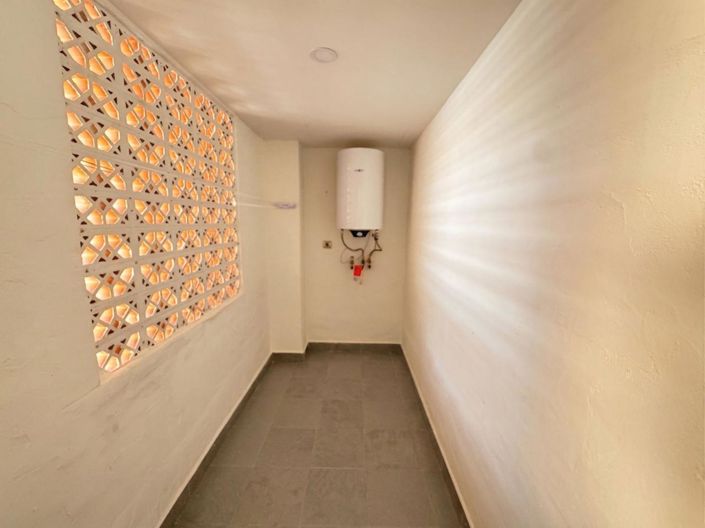 Image No.41-2 Bed Property for sale