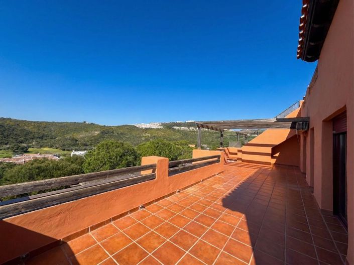 Image No.10-2 Bed Property for sale