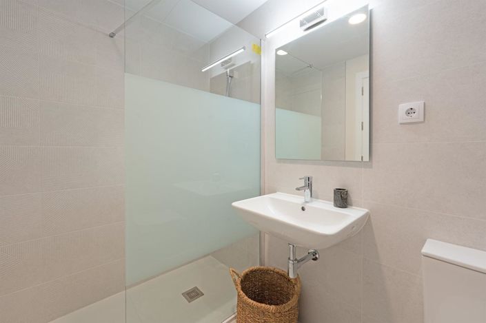 Image No.36-3 Bed Property for sale