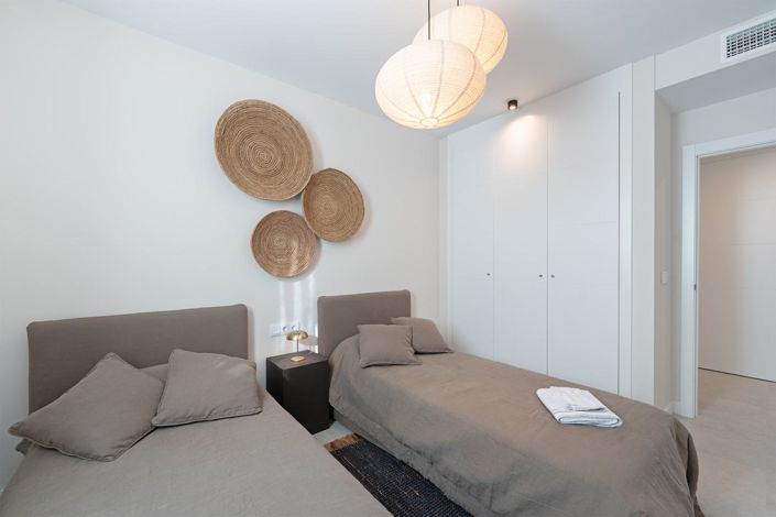 Image No.39-3 Bed Property for sale