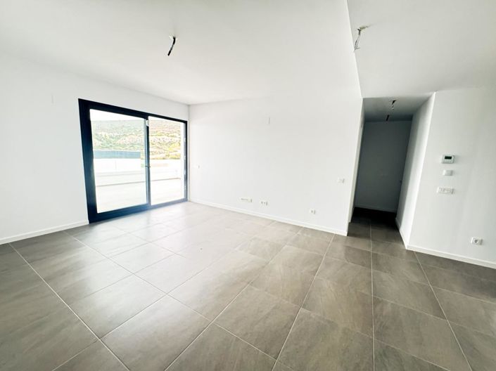 Image No.10-4 Bed Property for sale
