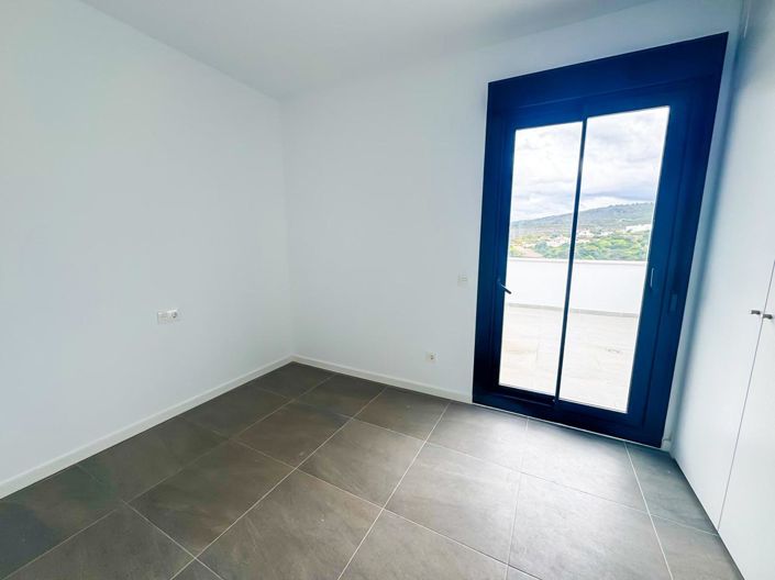 Image No.15-4 Bed Property for sale