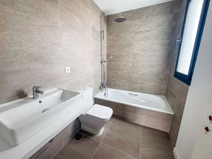 Image No.17-4 Bed Property for sale