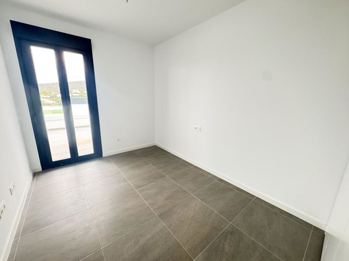 Image No.19-4 Bed Property for sale