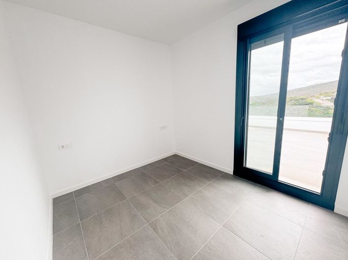 Image No.24-4 Bed Property for sale