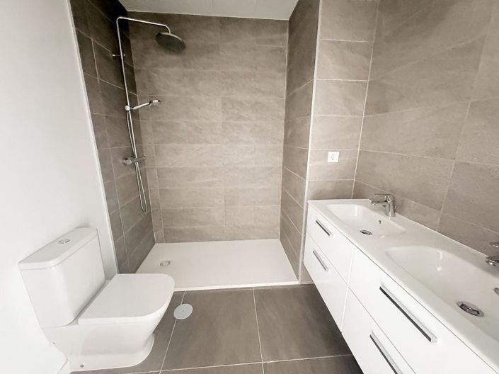 Image No.26-4 Bed Property for sale