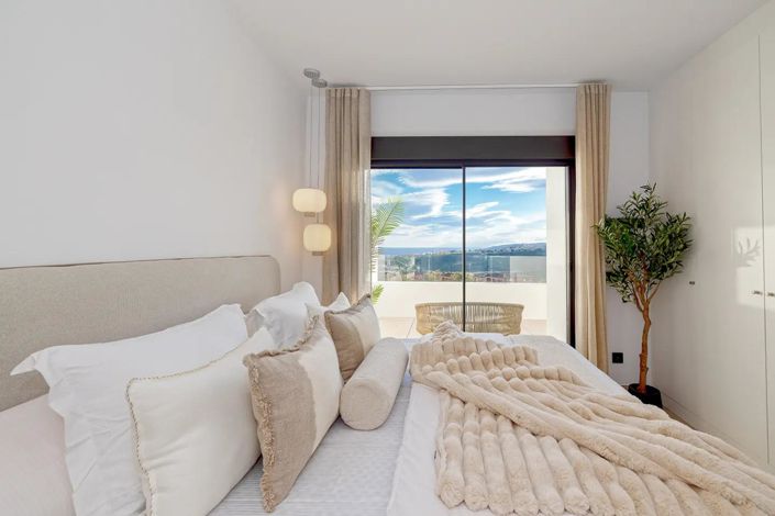 Image No.17-3 Bed Property for sale