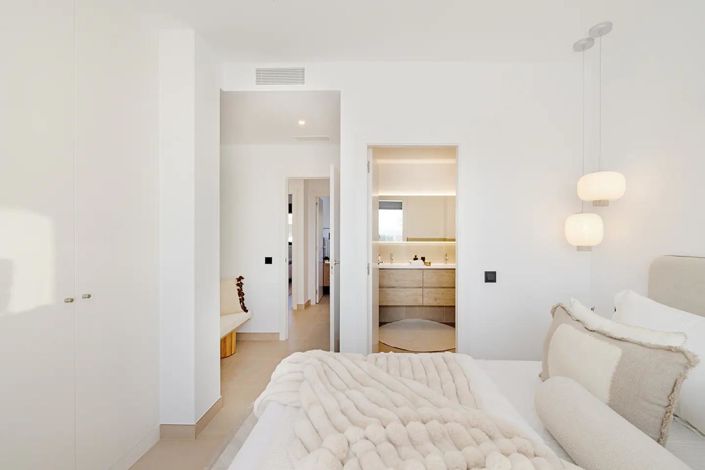 Image No.18-3 Bed Property for sale