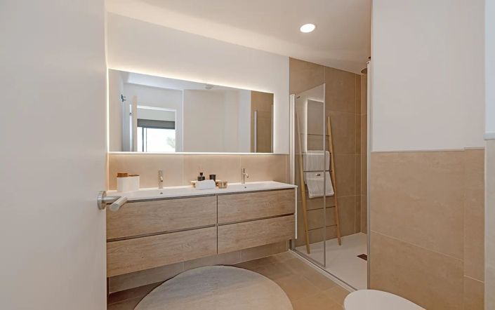 Image No.20-3 Bed Property for sale