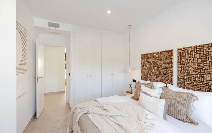 Image No.28-3 Bed Property for sale