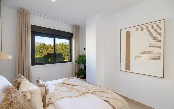Image No.30-3 Bed Property for sale