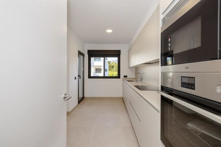 Image No.32-3 Bed Property for sale