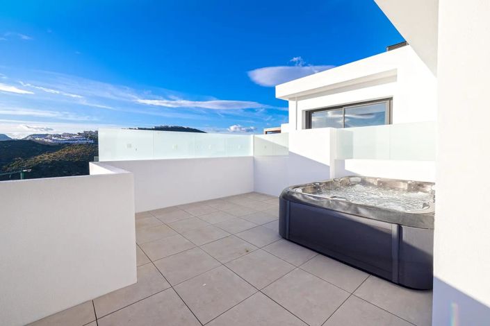 Image No.40-3 Bed Property for sale