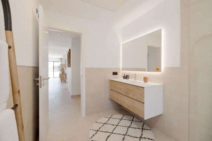 Image No.10-2 Bed Property for sale