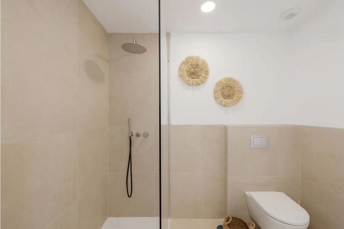 Image No.11-2 Bed Property for sale