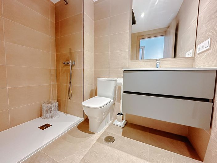 Image No.33-2 Bed Property for sale