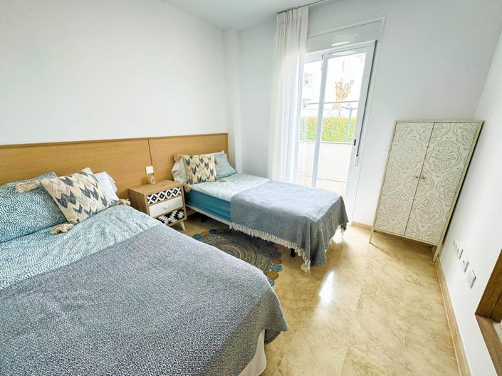 Image No.20-3 Bed Property for sale