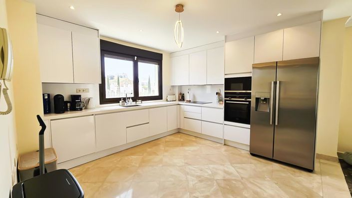 Image No.20-3 Bed Property for sale