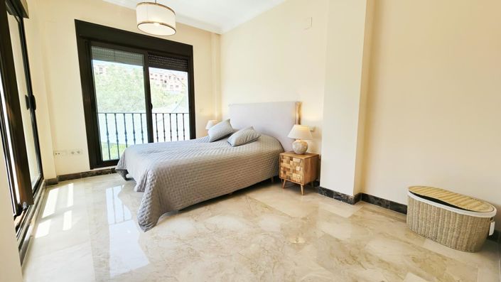 Image No.30-3 Bed Property for sale