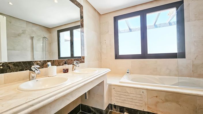 Image No.31-3 Bed Property for sale