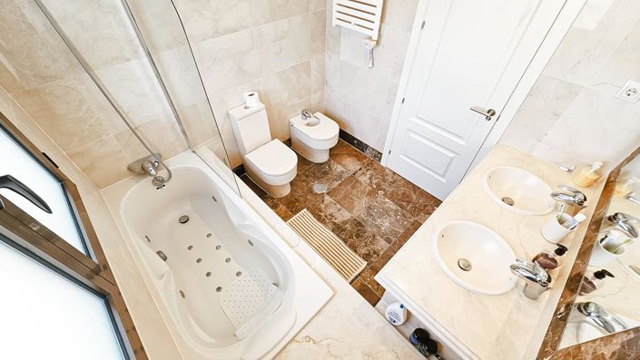 Image No.33-3 Bed Property for sale