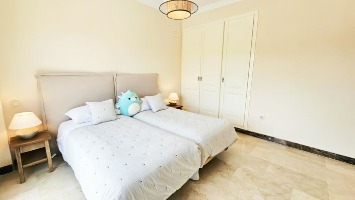 Image No.38-3 Bed Property for sale