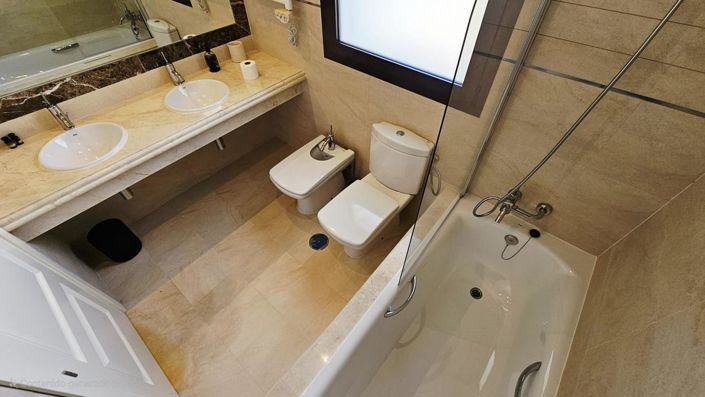 Image No.41-3 Bed Property for sale