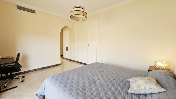 Image No.42-3 Bed Property for sale