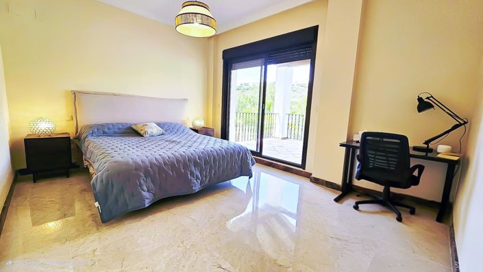 Image No.43-3 Bed Property for sale