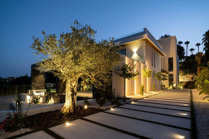 Image No.61-6 Bed Property for sale