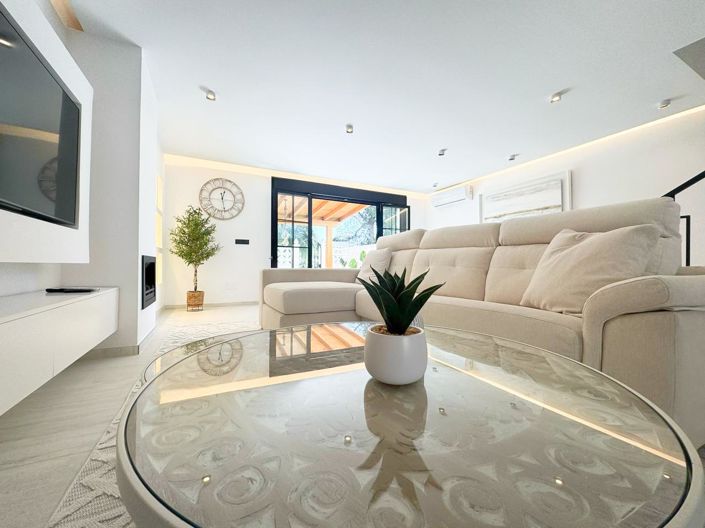 Image No.12-2 Bed Property for sale