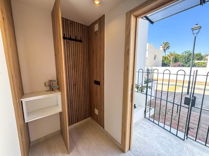 Image No.27-2 Bed Property for sale