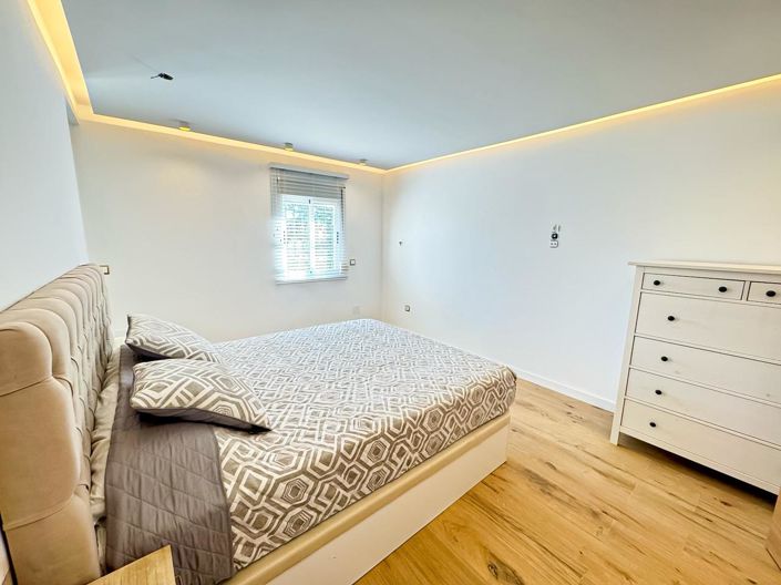Image No.32-2 Bed Property for sale