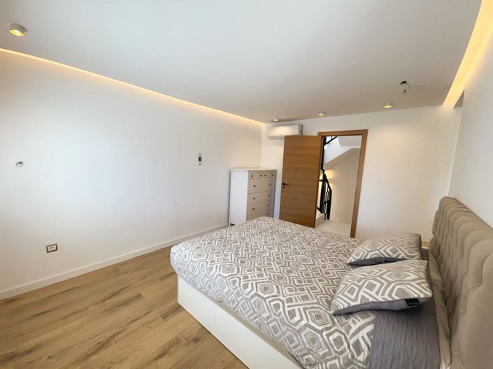 Image No.33-2 Bed Property for sale