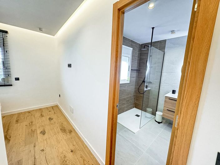 Image No.43-2 Bed Property for sale
