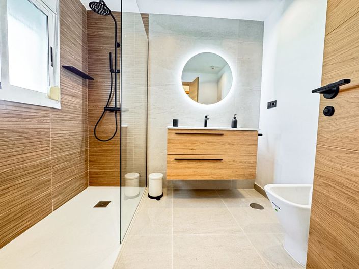 Image No.44-2 Bed Property for sale