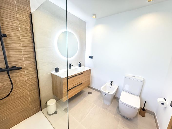 Image No.45-2 Bed Property for sale