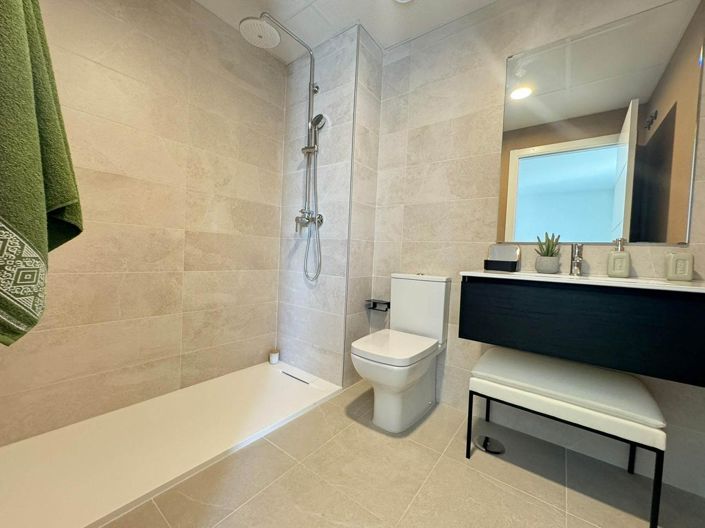 Image No.25-3 Bed Property for sale