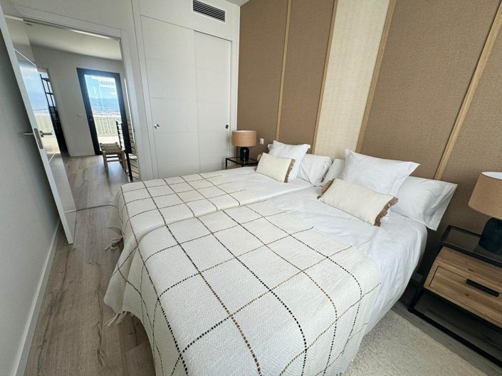 Image No.27-3 Bed Property for sale