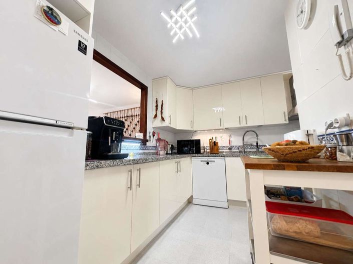 Image No.36-2 Bed Property for sale