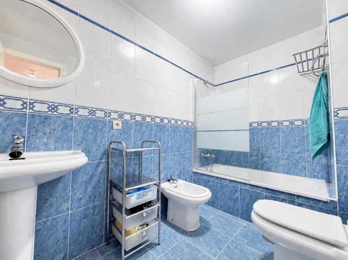 Image No.21-2 Bed Property for sale