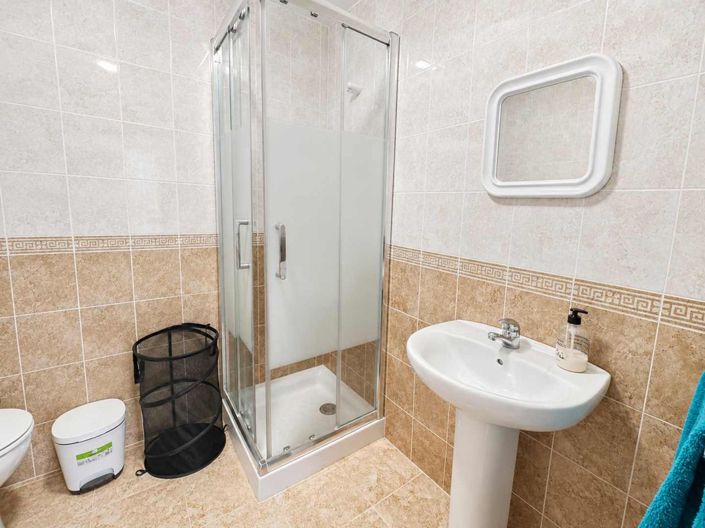 Image No.27-2 Bed Property for sale
