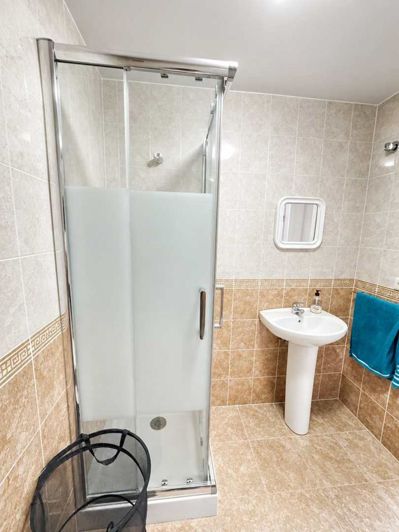 Image No.28-2 Bed Property for sale