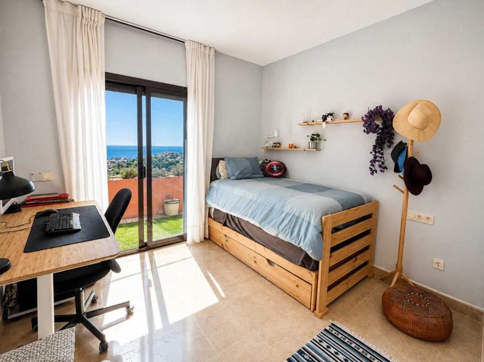 Image No.39-3 Bed Property for sale